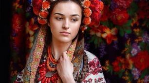 І. Котляревський. П’єса «Наталка Полтавка». Наталка як уособлення кращих рис  української жінки. Інші персонажі п’єси.  Роль і функція пісень у драмі