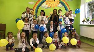 Конспект святкового заходу "Осінь чарівниця в гості знов прийшла"