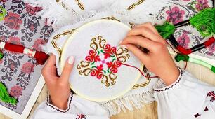 Традиції використання колірної гами під час виготовлення виробів декоративно-ужиткового мистецтва.
