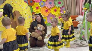 Сценарій весняного свята для дітей молодшого віку "Як бджілки весну зустрічали, а ведмедика праці навчали"