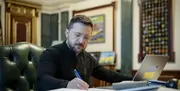 Зеленський підписав Закон «Про академічну доброчесність»: що зміниться в освіті й науці