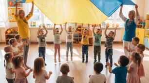 Сценарій патріотичного заходу «Долоньки єдності» для дітей ДНЗ.