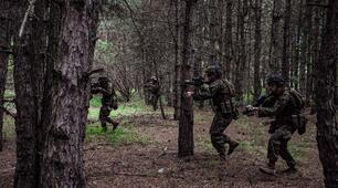 10 клас. Пересування двійками на різній місцевості.