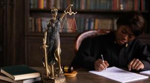 Права, обов’язки, правова відповідальність. Самозахист і  допустима самооборона.