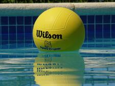 File:Balón amarillo de volibol.jpg