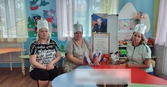 У російських школах вчителі виготовили шапочки з фольги для захисту від НАТО