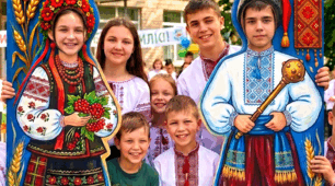 МЕГАРАМКА для колективних фото ДО ДНЯ ВИШИВАНКИ