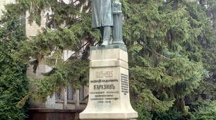 Харків. Пам'ятник Василю Каразіну