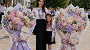 🌸Фотозона 1 дзвоник.  Ростові букети до свят🌸