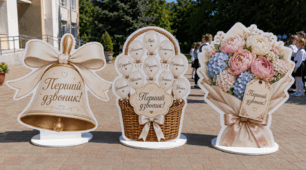 🌸 Ростові фігури до свята Першого дзвоника! 🔔 Фотозона