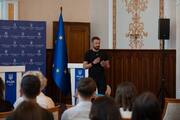 «Провальна робота». Бабак розкритикував діяльність МОН щодо дітей за кордоном