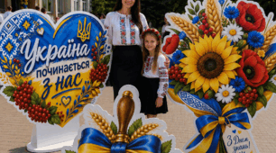 Патріотичні ростові фігури «Україна починається з нас» до Першого дзвоника