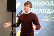Фірми, пов’язані із другом заступника міністра освіти, заробили сотні мільйонів на шкільних контрактах